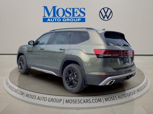 avocado green pearl 2026 Volkswagen Atlas Peak Edition