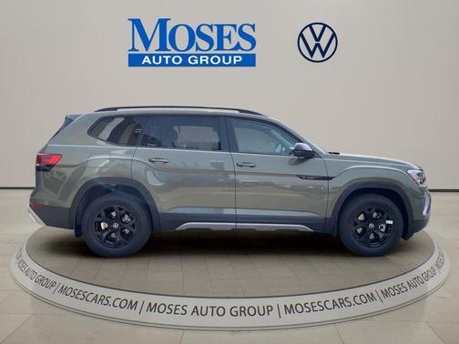 avocado green pearl 2026 Volkswagen Atlas Peak Edition