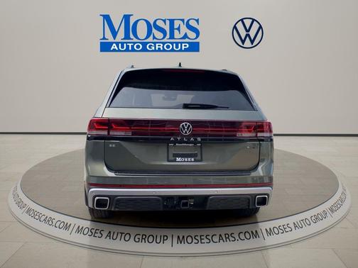 avocado green pearl 2026 Volkswagen Atlas Peak Edition