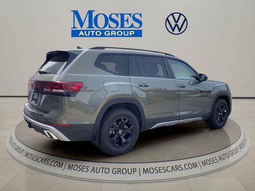 avocado green pearl 2026 Volkswagen Atlas Peak Edition