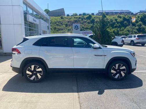 2025 Volkswagen Atlas Cross Sport 2.0T SE w/Technology 4MOTION