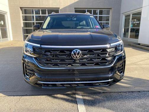 deep black pearl 2026 Volkswagen Atlas 2.0T SEL Premium R-Line 4MOTION