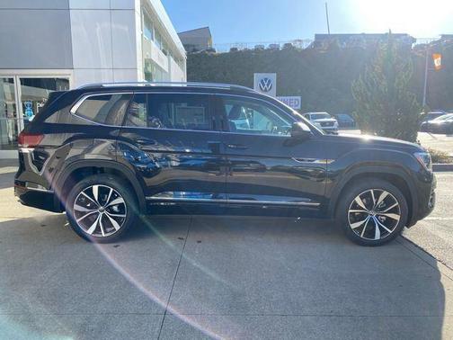deep black pearl 2026 Volkswagen Atlas 2.0T SEL Premium R-Line 4MOTION