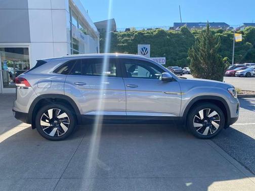 2025 Volkswagen Atlas Cross Sport 2.0T SE w/Technology 4MOTION
