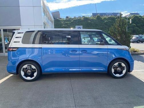 2025 Volkswagen ID. Buzz Pro S Plus with 4MOTION