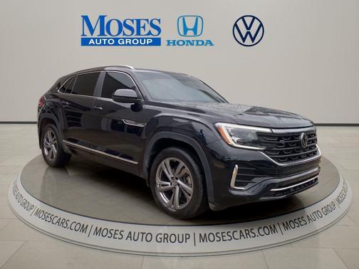Deep Black Pearl 2024 Volkswagen Atlas Cross Sport 2.0T SEL