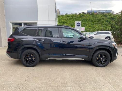 Deep Black Pearl 2026 Volkswagen Atlas Peak Edition