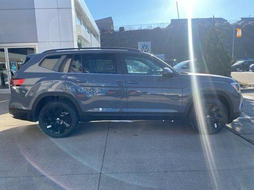 Pure Gray 2026 Volkswagen Atlas 2.0T SE w/Technology 4MOTION