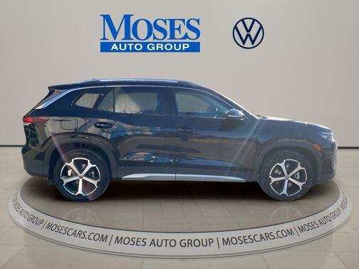 deep black pearl 2026 Volkswagen Tiguan 2.0T SE 4MOTION