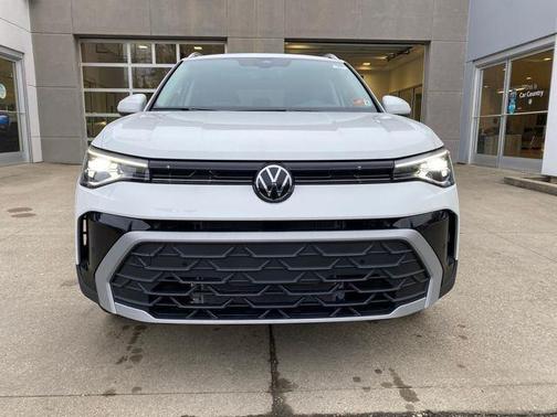Pure White 2026 Volkswagen Taos SE