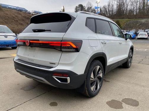 Pure White 2026 Volkswagen Taos SE