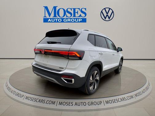 Pure White 2026 Volkswagen Taos SE