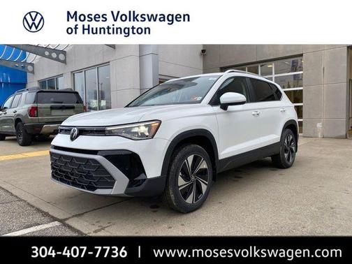 Pure White 2026 Volkswagen Taos SE