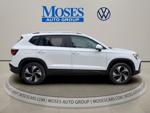 Pure White 2026 Volkswagen Taos SE