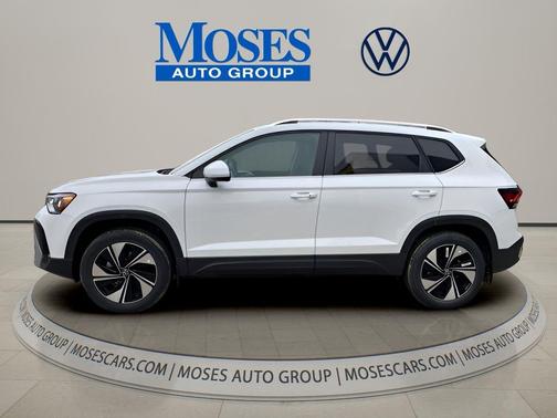 Pure White 2026 Volkswagen Taos SE