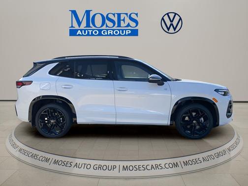 deep black pearl 2026 Volkswagen Tiguan 2.0T SE R-Line Black 4MOTION