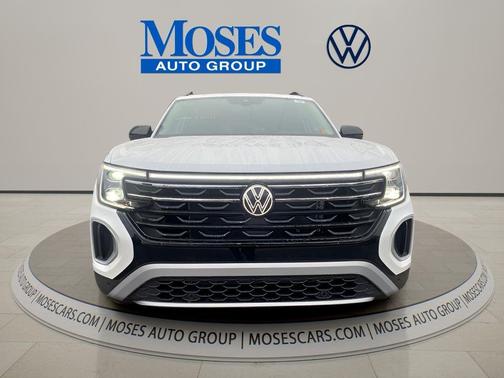 Opal White Pearl 2026 Volkswagen Atlas Peak Edition