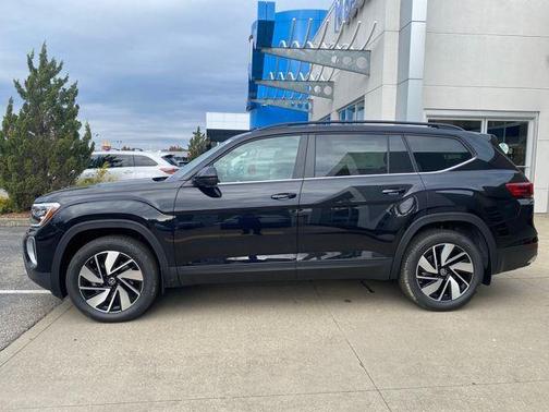 Deep Black Pearl 2026 Volkswagen Atlas 2.0T SE w/Technology 4MOTION