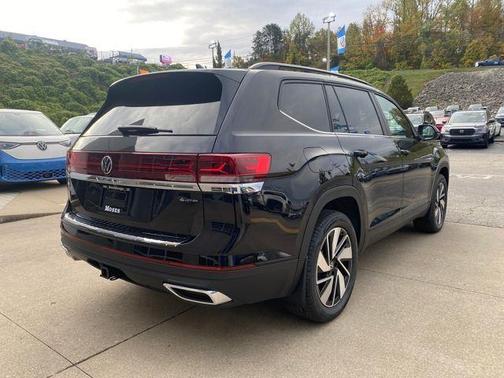 Deep Black Pearl 2026 Volkswagen Atlas 2.0T SE w/Technology 4MOTION