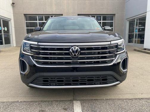 Deep Black Pearl 2026 Volkswagen Atlas 2.0T SE w/Technology 4MOTION