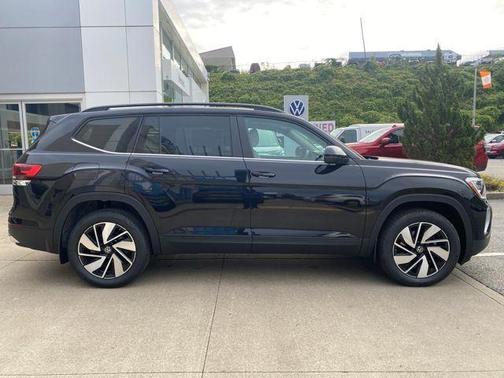 Deep Black Pearl 2026 Volkswagen Atlas 2.0T SE w/Technology 4MOTION
