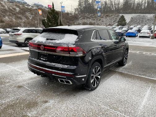 deep black pearl 2026 Volkswagen Atlas Cross Sport 2.0T SEL Premium