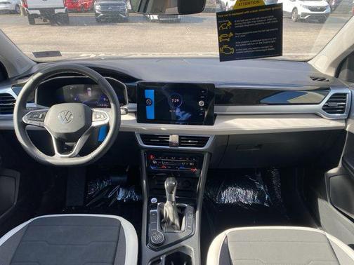 2025 Volkswagen Taos 1.5T SE