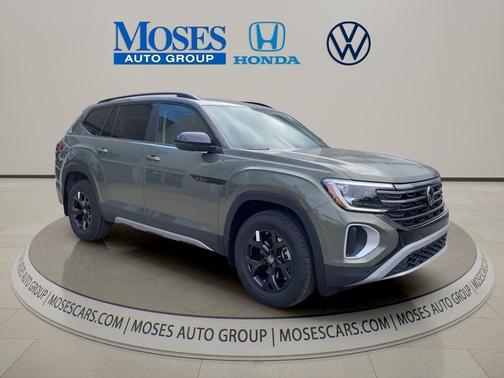 avocado green pearl 2026 Volkswagen Atlas Peak Edition