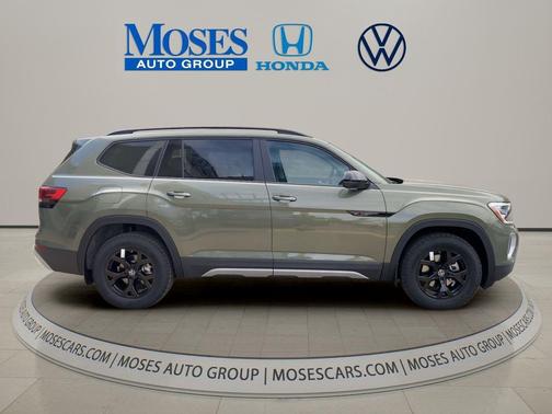 avocado green pearl 2026 Volkswagen Atlas Peak Edition
