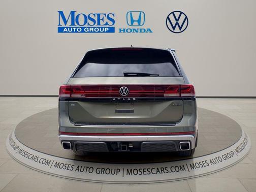 avocado green pearl 2026 Volkswagen Atlas Peak Edition