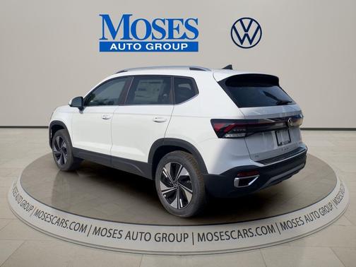 Pure White 2026 Volkswagen Taos SE