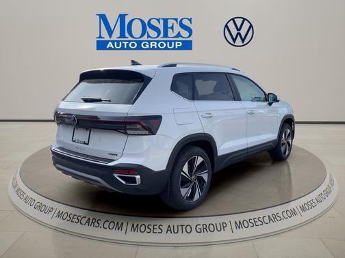 Pure White 2026 Volkswagen Taos SE