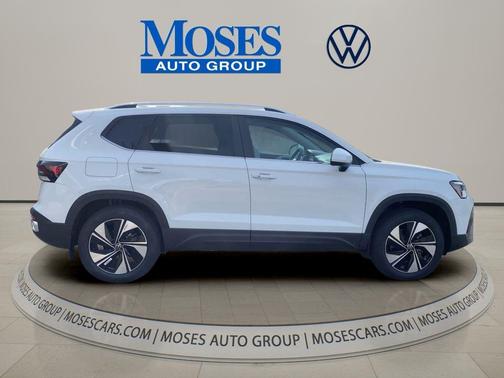 Pure White 2026 Volkswagen Taos SE