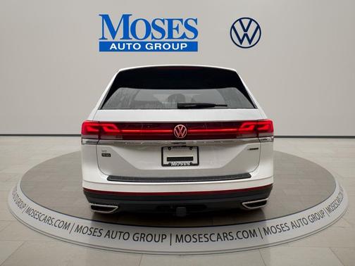 Opal White Pearl 2026 Volkswagen Atlas 2.0T SE w/Technology 4MOTION
