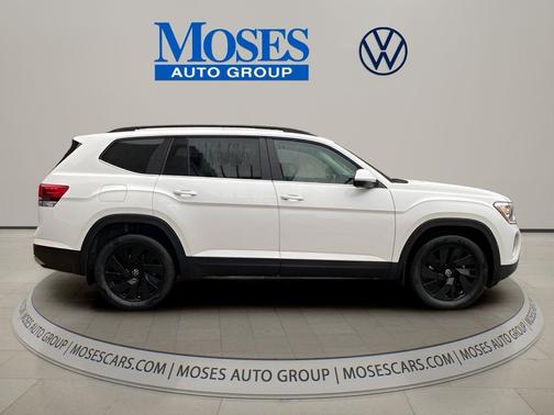 Opal White Pearl 2026 Volkswagen Atlas 2.0T SE w/Technology 4MOTION
