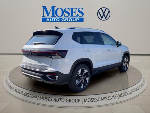 Pure White 2026 Volkswagen Taos SE