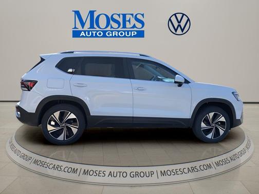 Pure White 2026 Volkswagen Taos SE