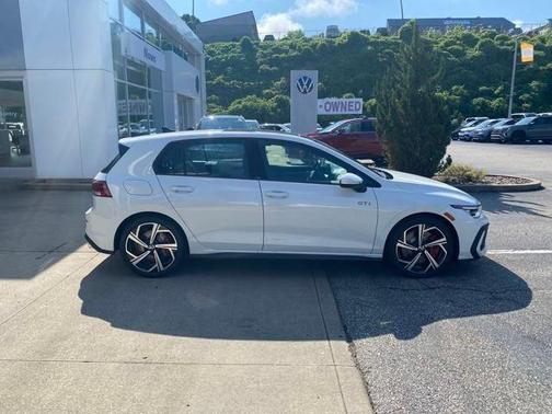 2025 Volkswagen Golf GTI 2.0T SE DSG