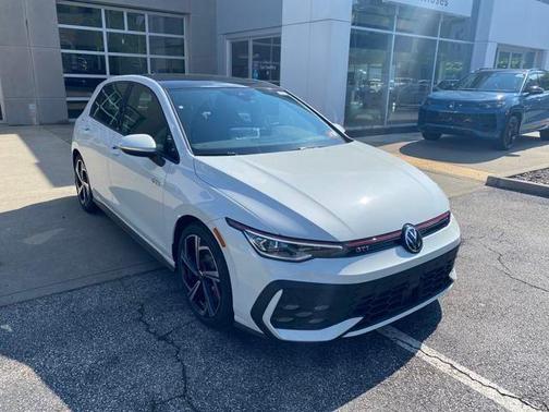 2025 Volkswagen Golf GTI 2.0T SE DSG