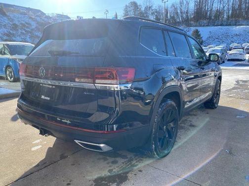Deep Black Pearl 2026 Volkswagen Atlas 2.0T SE w/Technology 4MOTION
