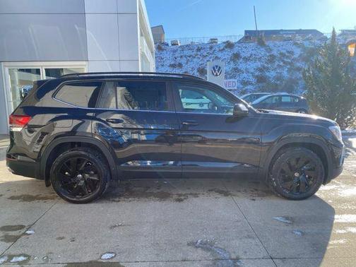 Deep Black Pearl 2026 Volkswagen Atlas 2.0T SE w/Technology 4MOTION