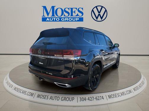 Deep Black Pearl 2026 Volkswagen Atlas 2.0T SE w/Technology 4MOTION