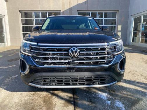 Deep Black Pearl 2026 Volkswagen Atlas 2.0T SE w/Technology 4MOTION