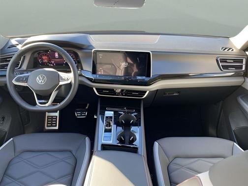 Opal White Pearl 2026 Volkswagen Atlas Peak Edition