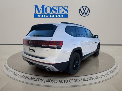 Opal White Pearl 2026 Volkswagen Atlas Peak Edition