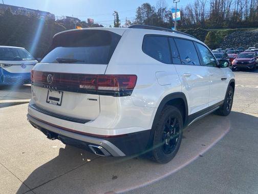 Opal White Pearl 2026 Volkswagen Atlas Peak Edition