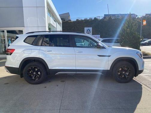 Opal White Pearl 2026 Volkswagen Atlas Peak Edition