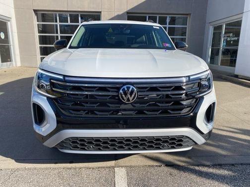 Opal White Pearl 2026 Volkswagen Atlas Peak Edition
