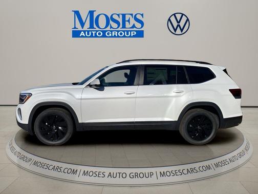 Opal White Pearl 2026 Volkswagen Atlas 2.0T SE w/Technology 4MOTION