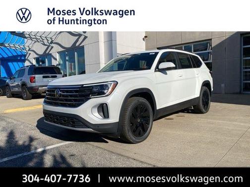 Opal White Pearl 2026 Volkswagen Atlas 2.0T SE w/Technology 4MOTION